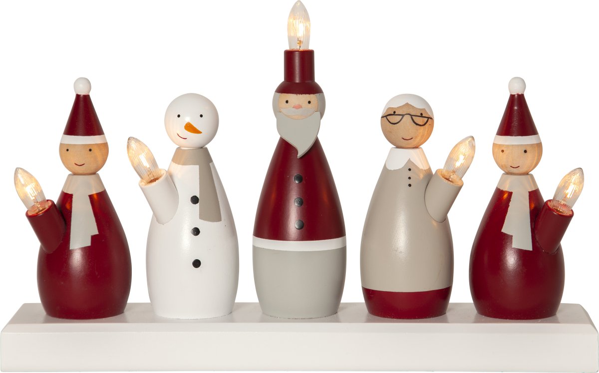 Santa Family Monikäyttöinen valmistajalta Star Trading - Kynttil&auml;njalka on k&auml;sinmaalattu, mik&auml; voi aiheuttaa eroja ja j&auml;lki&auml;, joita ei voida v&auml;ltt&auml;&auml;.
