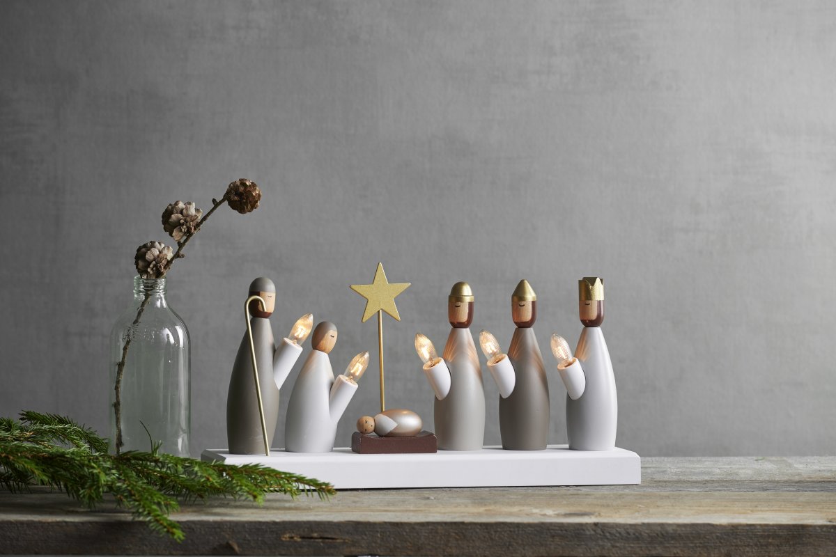 Nativity Candelabra Monikäyttöinen valmistajalta Star Trading - Mukana my&ouml;s maalattu kultasauva ja metallit&auml;hdet.