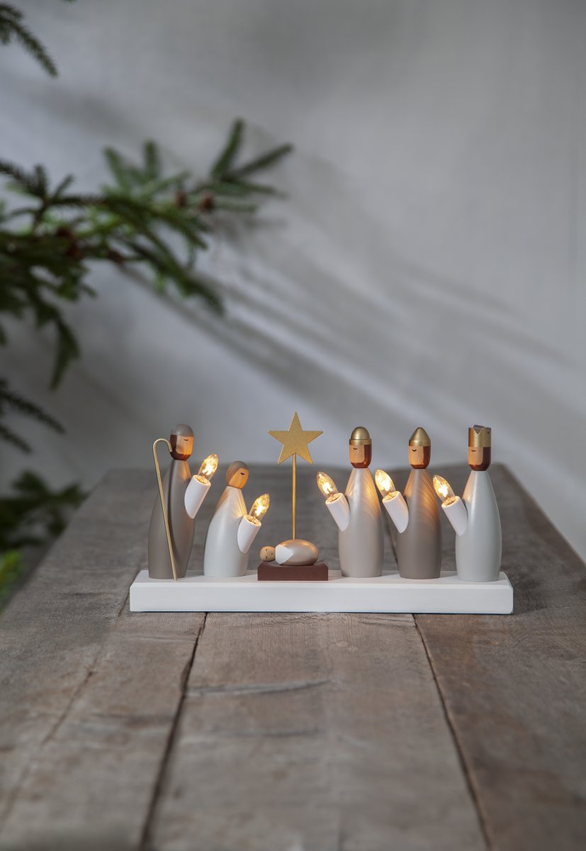 Nativity Candelabra Monikäyttöinen valmistajalta Star Trading - Mukana my&ouml;s maalattu kultasauva ja metallit&auml;hdet.