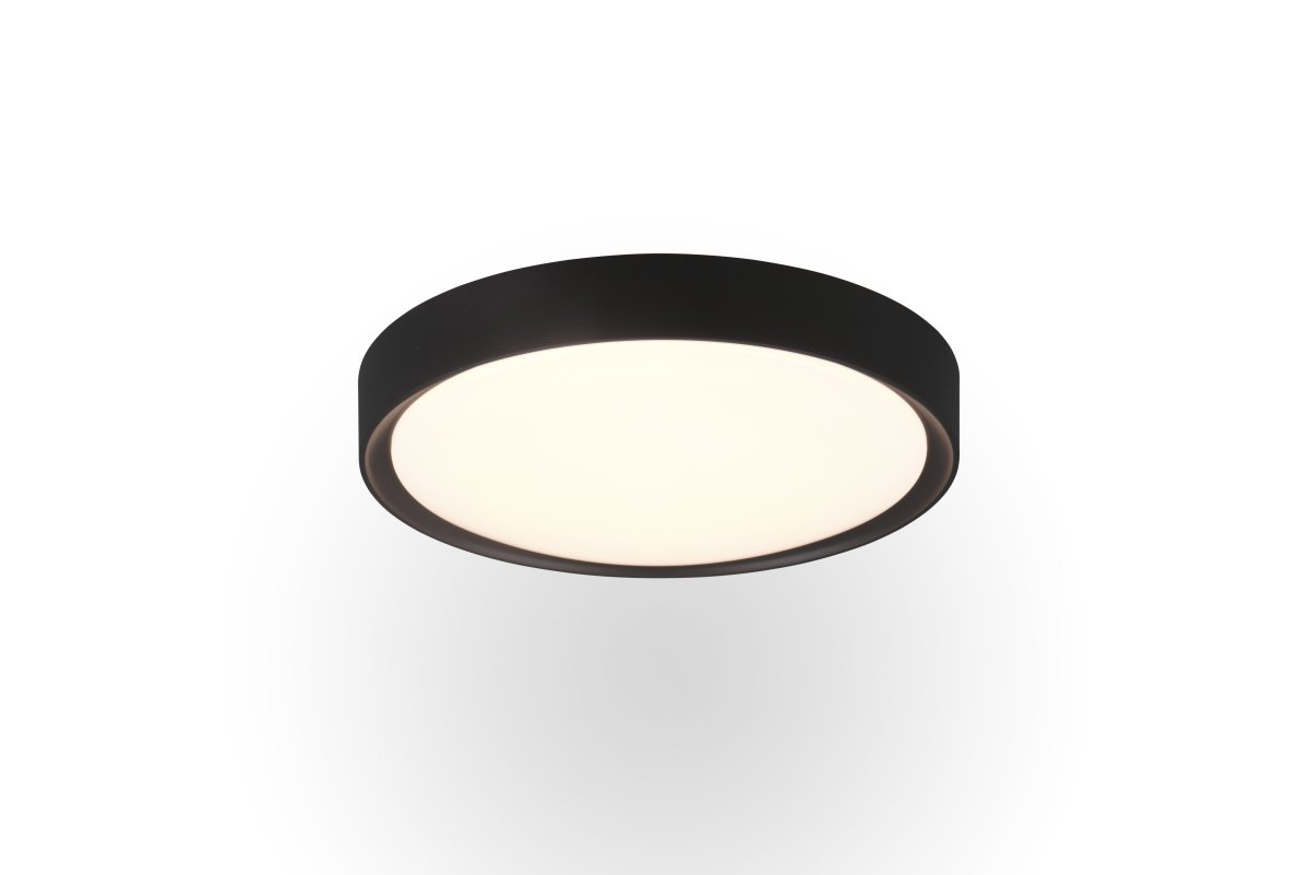 Clarimo Ø33 Musta kylpyhuoneen valaisin valmistajalta Trio Lighting - Yksinkertainen ja tyylikäs ulkoasu on yhdistetty IP44-luokitukseen, joten se sopii täydellisesti kosteisiin tiloihin, kuten kylpyhuoneisiin tai pesuhuoneisiin.