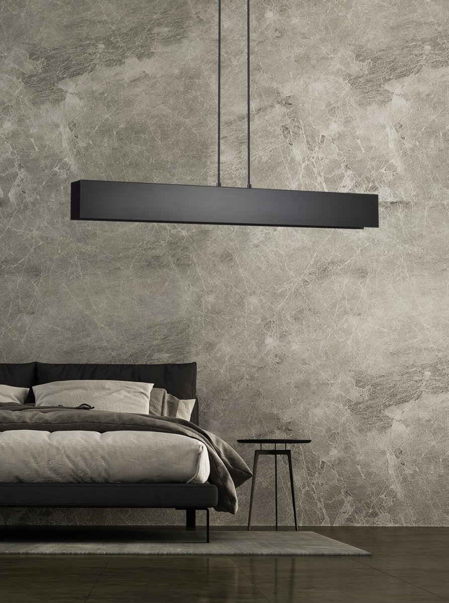 Gentor 96cm Musta kattovalaisin valmistajalta Emibig Lighting - Gentor on minimalistinen kattovalaisin, jonka muoto on pehme&auml; ja geometrinen &ndash; Erinomainen valinta niille, jotka arvostavat yksinkertaista muotoilua, mutta haluavat samalla luoda ainutlaatuisen sisustuksen.