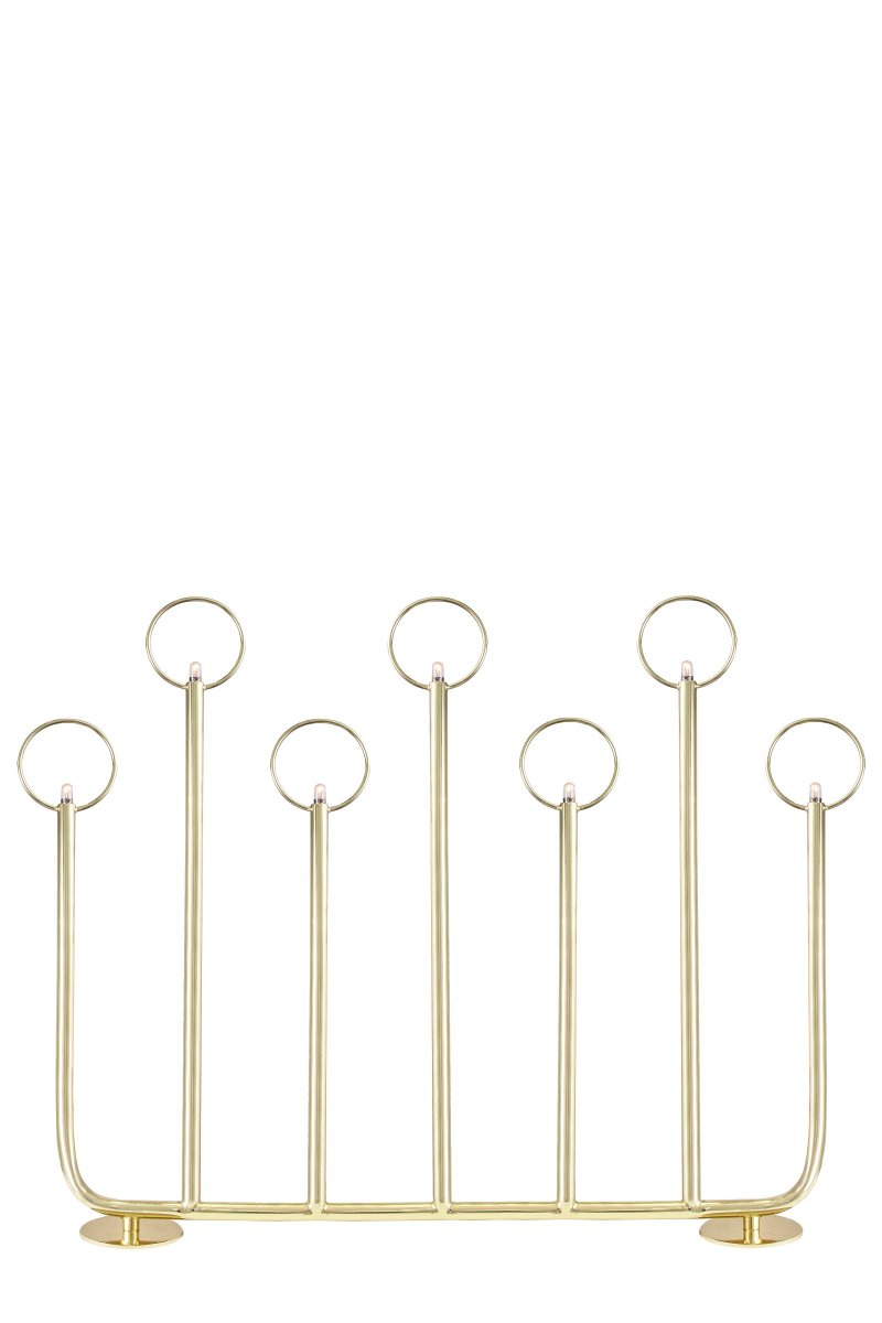 Natale Messinki valmistajalta Globen Lighting - Tämä klassinen ja tyylikäs adventtikynttilänjalka on yksityiskohta, jonka valitset vuosi toisensa jälkeen, kun sahramin, kanelin ja kuuseriisin tuoksut lähestyvät jälleen.