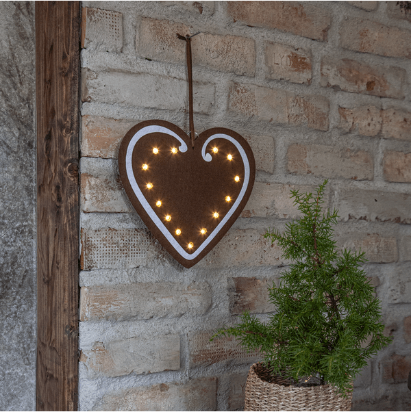 Merry Ruskea valmistajalta Star Trading - Kaunis koriste, joka on helppo asettaa paikoilleen, loistaa kauniisti l&auml;mpim&auml;n valkoisella valolla ja luo joulutunnelman.