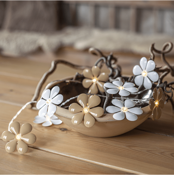 Valosarja Fiore Monivärinen valmistajalta Star Trading - Paristokotelo toimii kahdella AA-paristolla (ei mukana) ja siin&auml; on ajastintoiminto, 6h p&auml;&auml;ll&auml;, 18h pois p&auml;&auml;lt&auml;, toistuva.