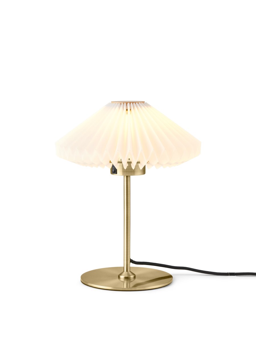 Paris 32cm Antiikki pöytävalaisin valmistajalta Halo Design - Paris on tyylikäs ja hienostunut pöytävalaisin, jossa yhdistyvät klassiset ja modernit ominaisuudet.