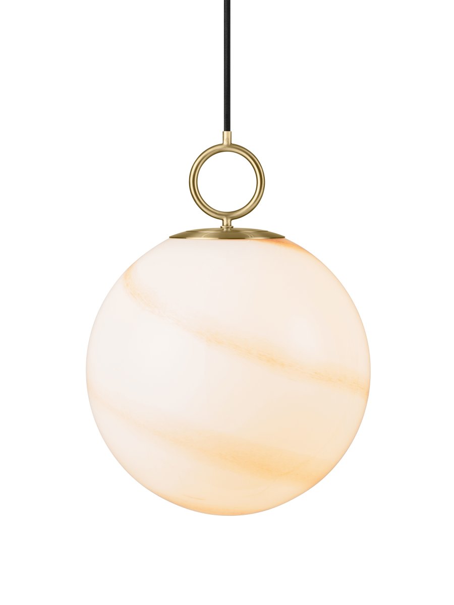 Stockholm Ø30 Ruskea kattovalaisin valmistajalta Halo Design - Pyöreä muoto levittää pehmeää ja lämmintä valoa, joka luo kutsuvan tunnelman kaikentyyppisiin huoneisiin &ndash; olohuoneesta eteiseen ja makuuhuoneeseen.