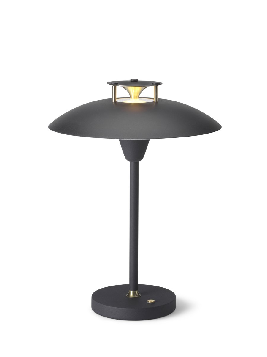 Stepp One-Two -Three 30cm Musta Siirrettävä valmistajalta Halo Design - Lamppu on IP45-luokiteltu, joten se on suojattu kosteudelta ja pölyltä.