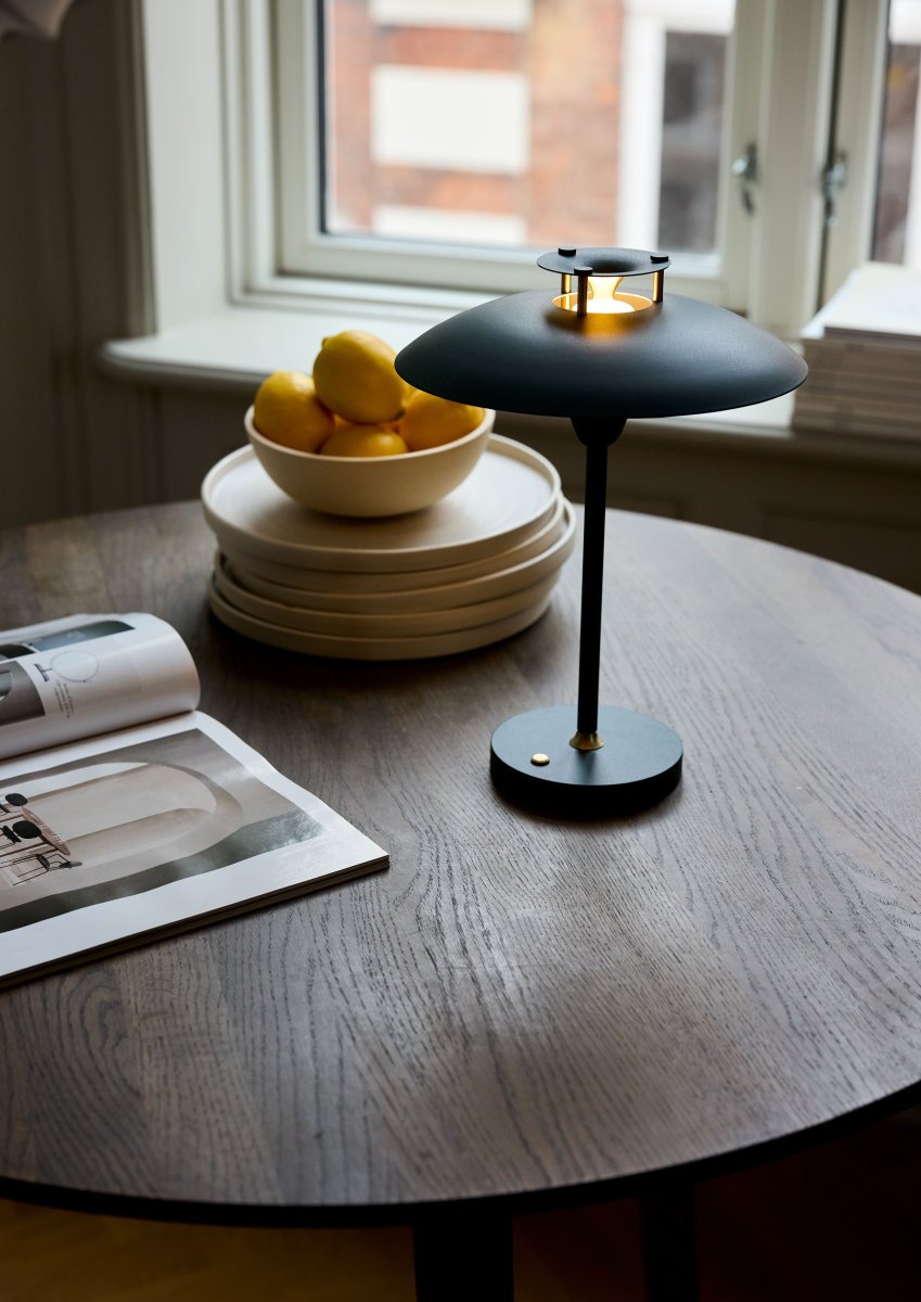 Stepp One-Two -Three 30cm Tummanvihreä Siirrettävä valmistajalta Halo Design - Lamppu on IP45-luokiteltu, joten se on suojattu kosteudelta ja pölyltä.