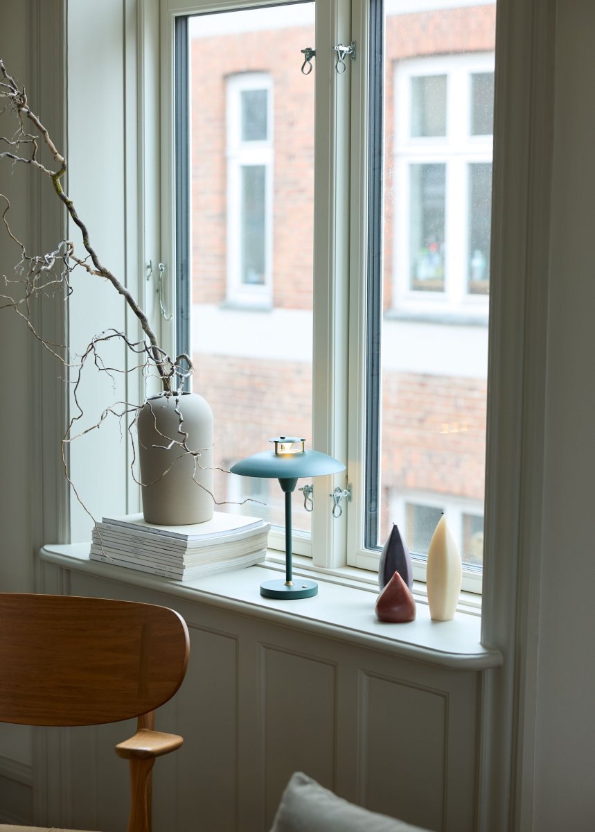 Stepp One-Two -Three 30cm Tummanvihreä Siirrettävä valmistajalta Halo Design - Lamppu on IP45-luokiteltu, joten se on suojattu kosteudelta ja pölyltä.