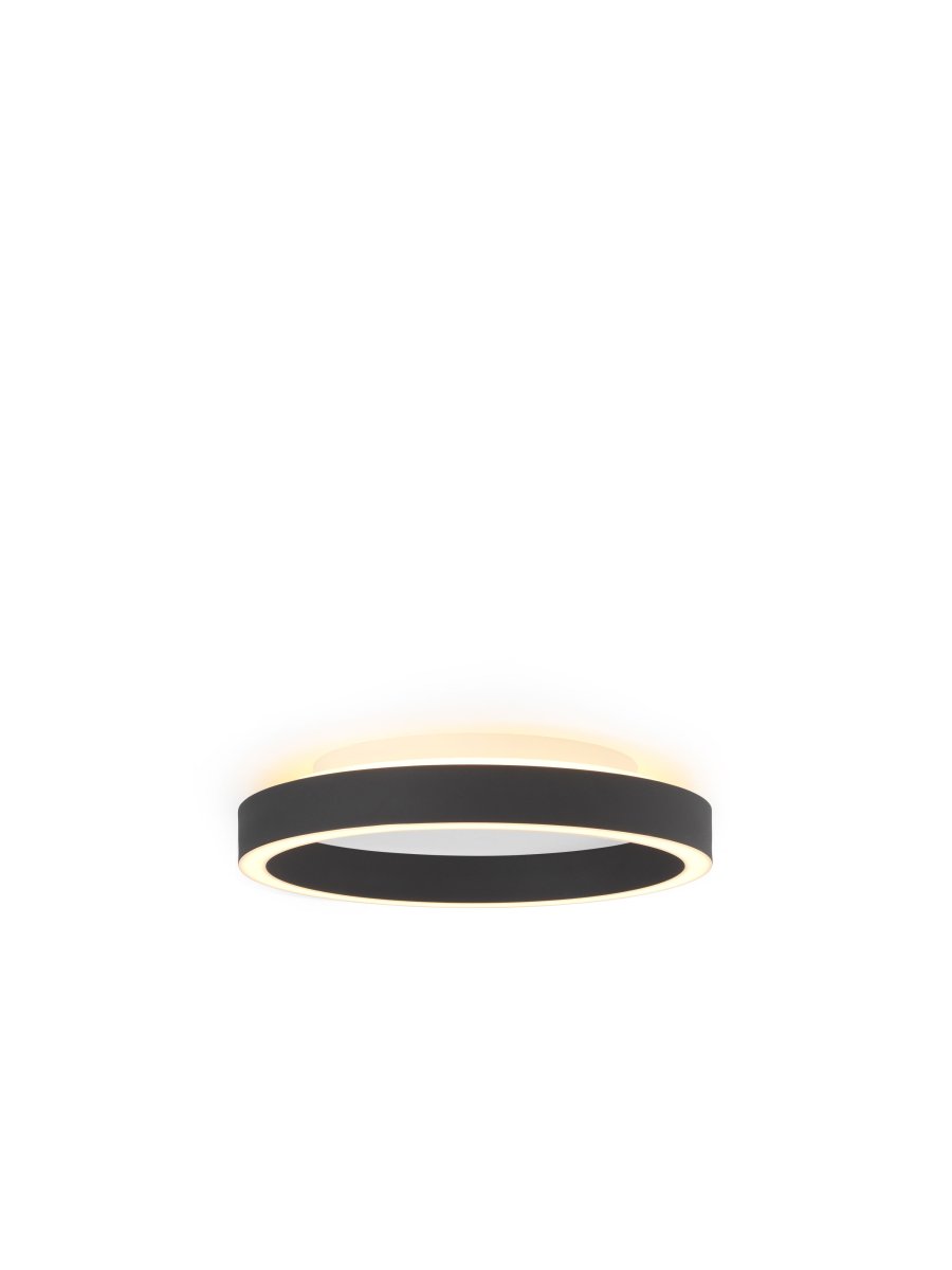 Backlight String Ø30 Musta plafondi valmistajalta Halo Design - Siinä on myös sisäänrakennettu muistitoiminto, joten se muistaa viimeisimmän asetuksen, kun se käynnistetään uudelleen.