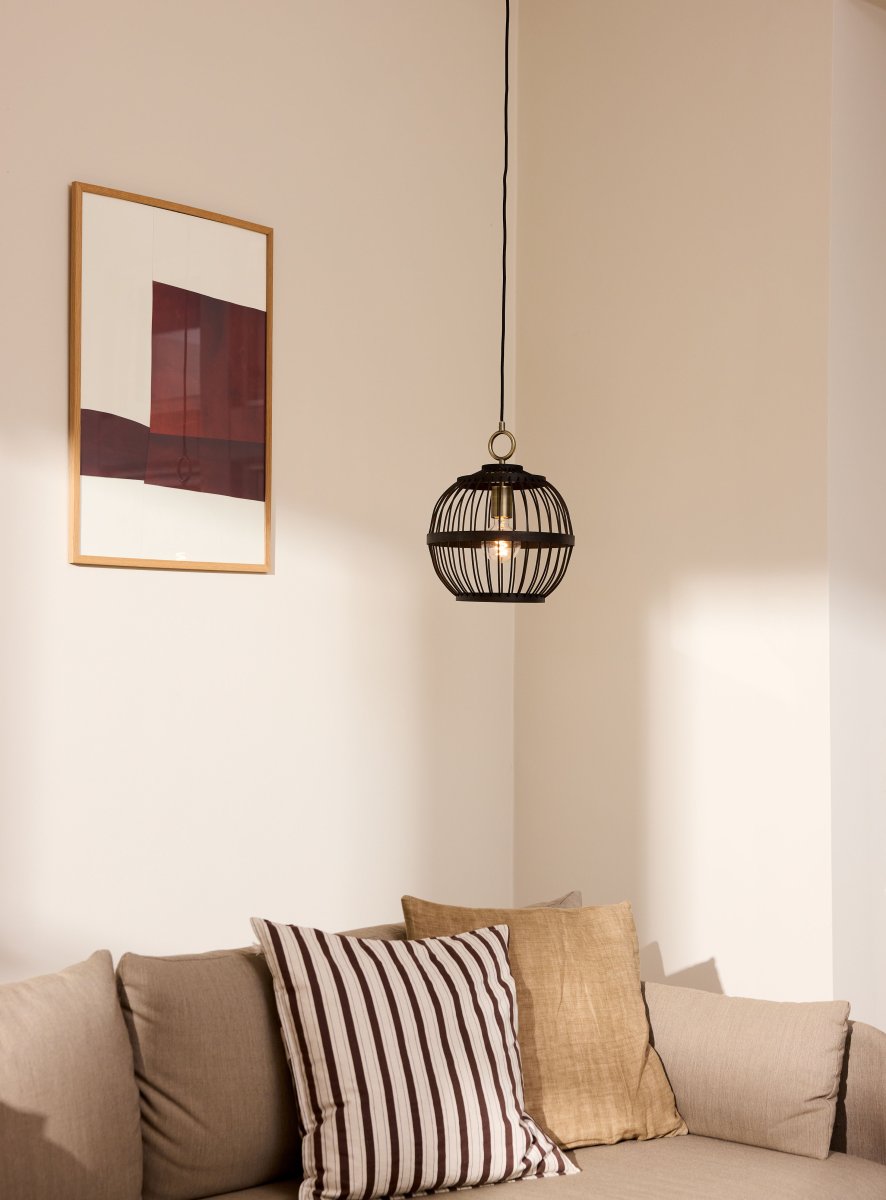 Stockholm Nordic Ø30 Musta kattovalaisin valmistajalta Halo Design - Kattovalaisin Stockholm on tyylikäs ja ainutlaatuinen valaistusratkaisu, jossa yhdistyvät luonnonmateriaalit ja moderni muotoilu.
