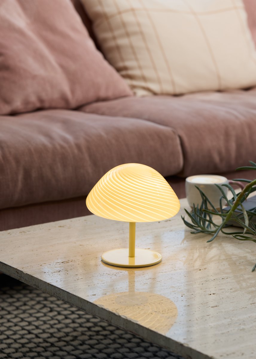 Mini Mush 17cm Kerma pöytävalaisin valmistajalta Halo Design - Mini Mush on vieh&auml;tt&auml;v&auml; ja tyylik&auml;s p&ouml;yt&auml;valaisin, joka on saanut inspiraationsa luonnon muodoista.