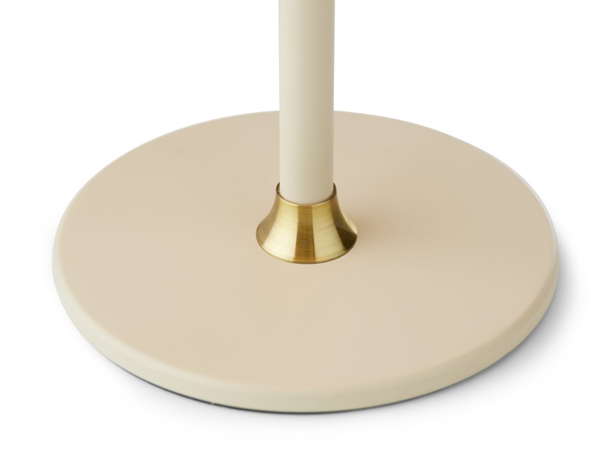 Moon Light 27cm Kerma Siirrettävä valmistajalta Halo Design - Tyylikk&auml;&auml;n kupumuotonsa ansiosta se tarjoaa pehme&auml;n ja miellytt&auml;v&auml;n valon, jota voidaan s&auml;&auml;t&auml;&auml; tarpeen mukaan.