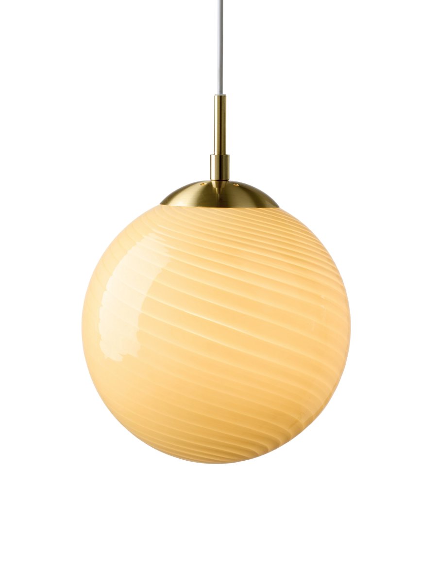 Zoomaa kuva kohteesta Candy Ball Ø25 Kermanvalkoinen kattovalaisin valmistajalta Halo Design - Koska lasi on käsinpuhallettua, jokaisella lampulla on oma luonteensa.