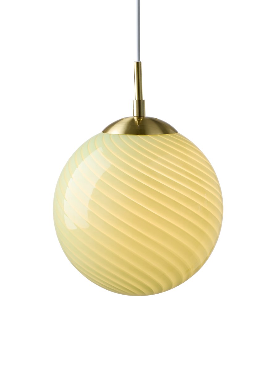 Zoomaa kuva kohteesta Candy Ball Ø25 Vihreä kattovalaisin valmistajalta Halo Design - Koska lasi on suupuhallettua, jokaisella lampulla on oma luonteensa.