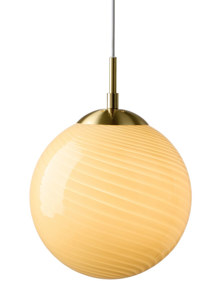 Candy Ball Ø30 Kermanvalkoinen kattovalaisin valmistajalta Halo Design - Koska lasi on käsinpuhallettua, jokaisella lampulla on oma luonteensa.