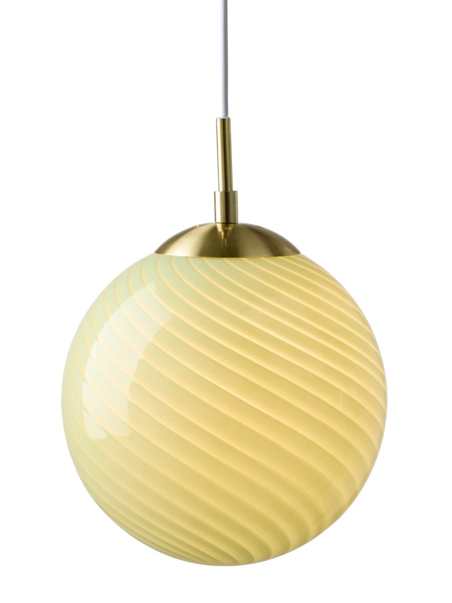 Zoomaa kuva kohteesta Candy Ball Ø30 Vihreä kattovalaisin valmistajalta Halo Design - Koska lasi on suupuhallettua, jokaisella lampulla on oma luonteensa.