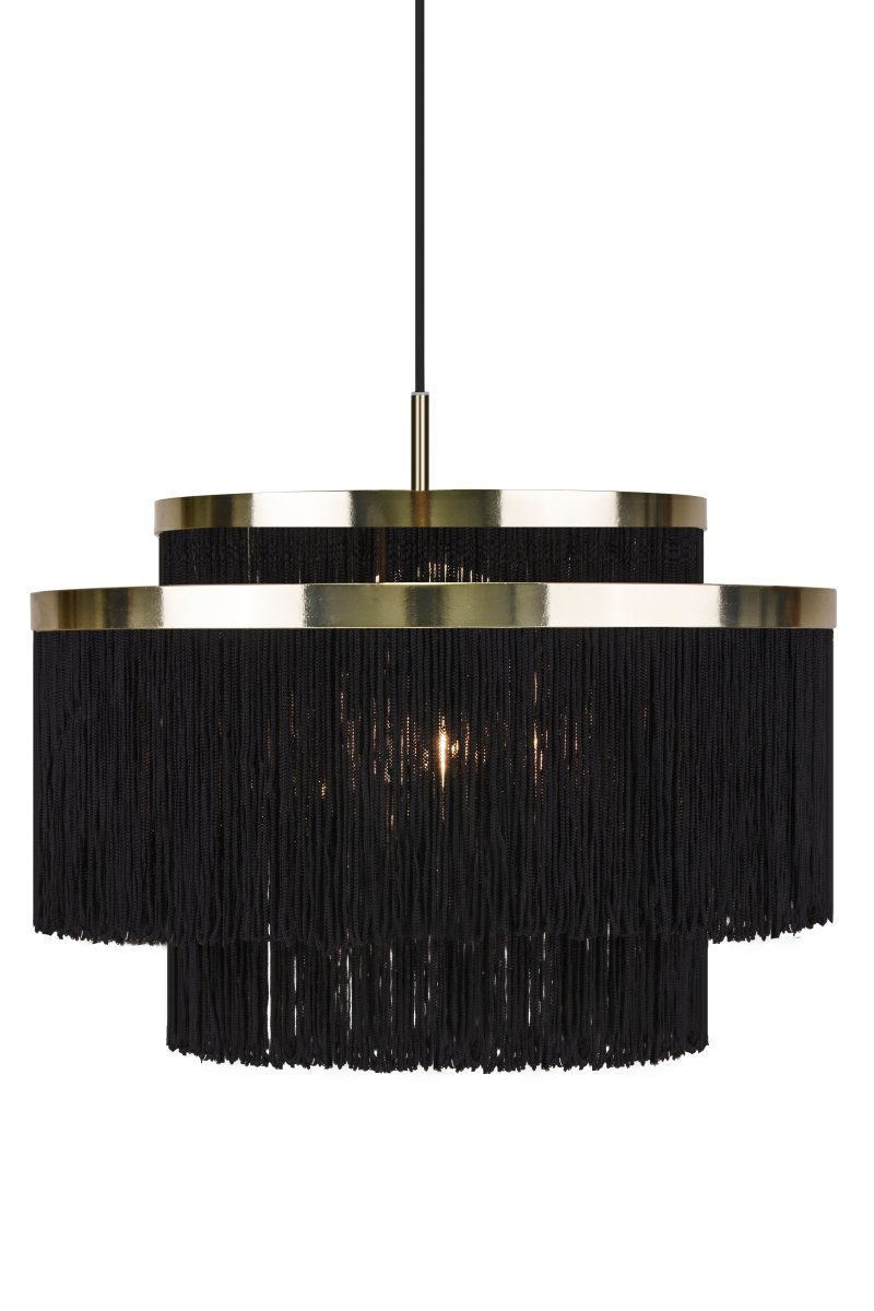Frans Ø52 Musta kattovalaisin valmistajalta Globen Lighting - Musta tekstiili erottuu messingistä/metallista ja 120 cm musta tekstiilikaapeli on kirsikka kakun päällä.