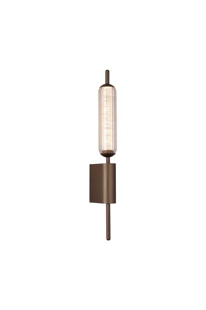 Cattail 54cm Ruskea seinävalaisin valmistajalta Searchlight - Hoikka ruskean metallin muoto yhdistyy kirkkaaseen, uurrettuun lasivarjostimeen ja koristeelliseen, teksturoituun diffuusoriin, joka vangitsee ja taittaa valon kauniisti.