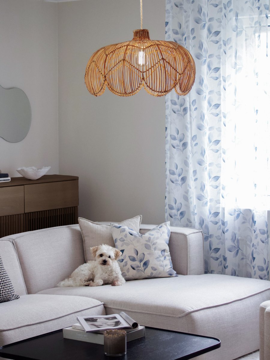 Belle Ø53 Luonto kattovalaisin valmistajalta PR Home - Alareunassa on elegantti kotilonkuoren muoto, joka lis&auml;&auml; huoneeseen pehmeit&auml; linjoja ja boheemin tunnelman, kun taas kapea yl&auml;osa piilottaa johdon huomaamattomasti ja tyylikk&auml;&auml;sti.