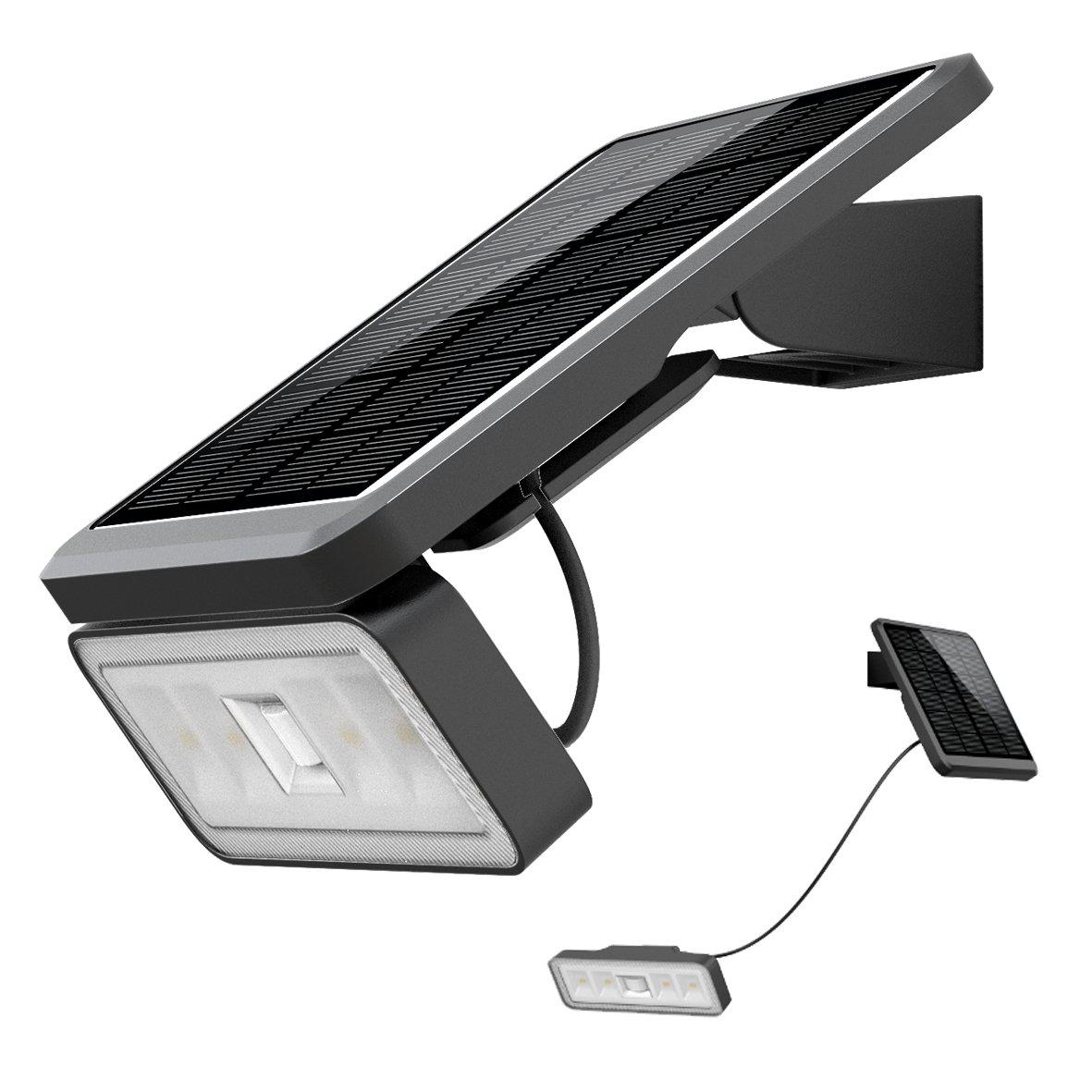 Paristokäyttöinen valonheitin sensorilla Musta aurinkokennolamppu valmistajalta Designlight - Jos valaisin havaitsee liikett&auml;, se syttyy 100 % kirkkaudella (1000 lm) 18 sekuntia ennen kuin syttyy sitten noin 30&ndash;50 lm:n perusvalolla.