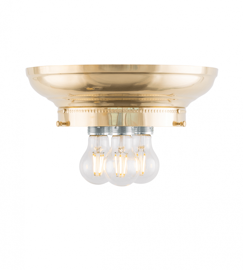 Fröding 200 Messinki valmistajalta Karlskrona lampfabrik - Lampan &auml;r f&ouml;rsedd med tre ljusk&auml;llor f&ouml;r en j&auml;mnare och behagligare ljusbild, vilket &auml;r s&auml;rskilt viktigt vid anv&auml;ndandet av slipade kristallglas.