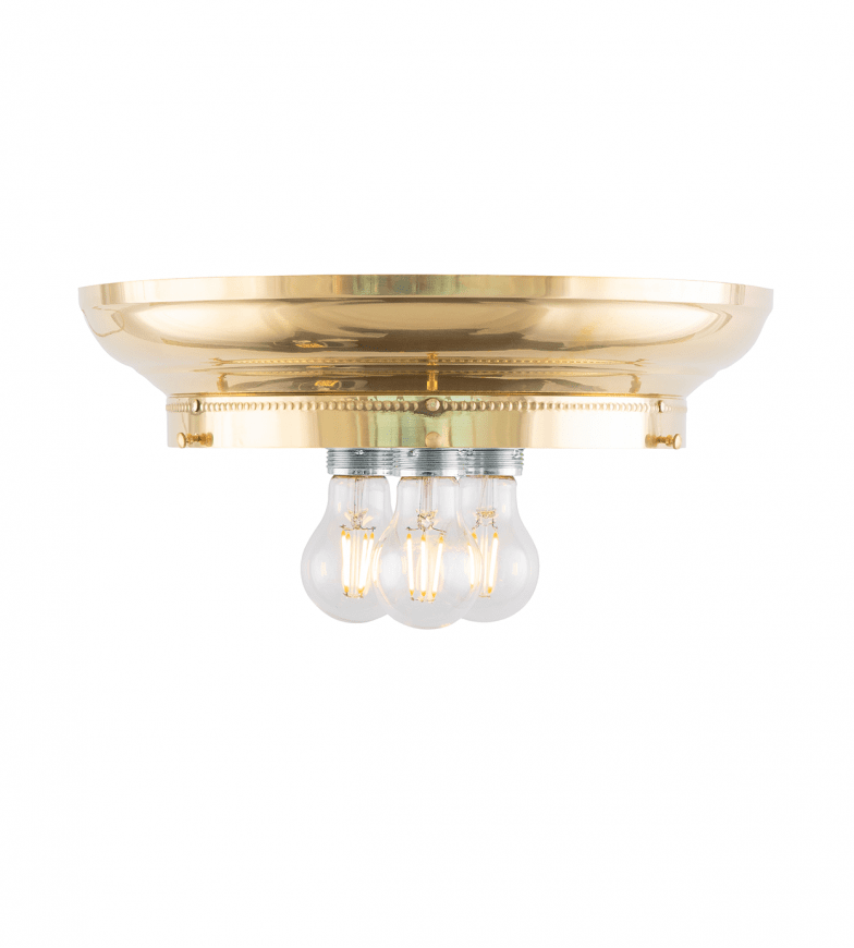 Fröding 300 Messinki valmistajalta Karlskrona lampfabrik - Lampan &auml;r f&ouml;rsedd med tre ljusk&auml;llor f&ouml;r en j&auml;mnare och behagligare ljusbild, vilket &auml;r s&auml;rskilt viktigt vid anv&auml;ndandet av slipade kristallglas.