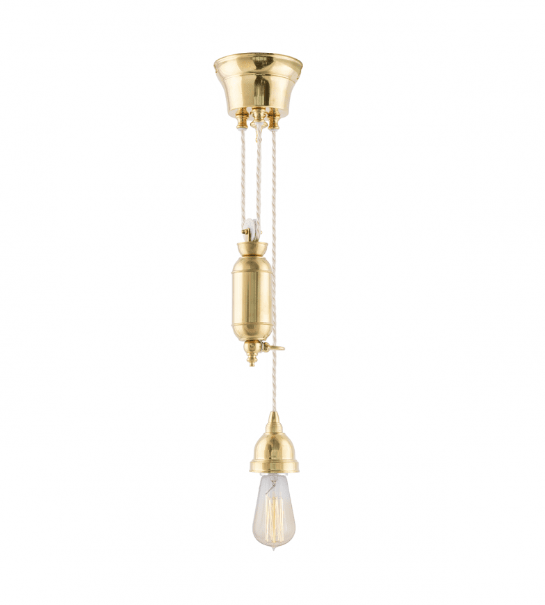 Broman Adjustable Pendant 60 Messinki valmistajalta Karlskrona lampfabrik - Valaisimen johto on yhteensä 290 cm - koska se kulkee ylös ja alas, se antaa kokonaiskorkeuden 140 cm.