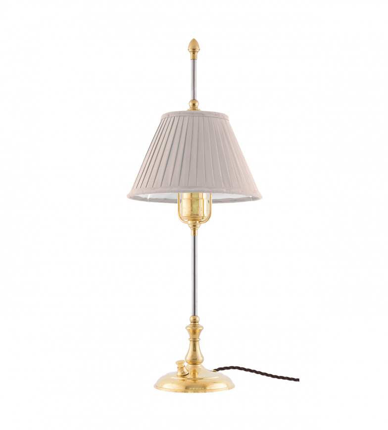 Kellgren Messinki valmistajalta Karlskrona lampfabrik - Kellgren har sin f&ouml;rebild i det tidiga 1800-talets lampor d&auml;r sk&auml;rmen gick att justera f&ouml;r att f&ouml;lja vaxljusets l&auml;ngd allteftersom det brann ner.