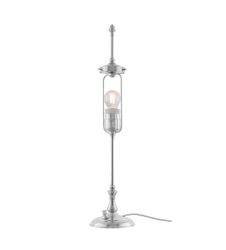 Swedenborg Nikkeli valmistajalta Karlskrona lampfabrik - Swedenborg har sin f&ouml;rebild i det tidiga 1800-talets lampor d&auml;r sk&auml;rmen gick att justera f&ouml;r att f&ouml;lja vaxljusets l&auml;ngd allteftersom det brann ner.