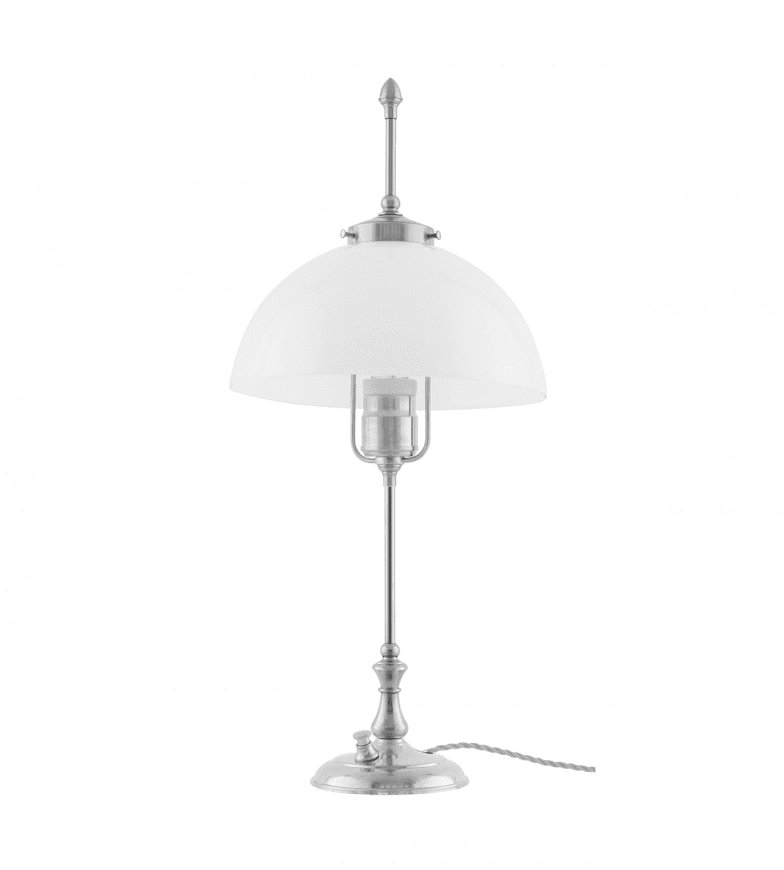 Swedenborg Nikkeli valmistajalta Karlskrona lampfabrik - Swedenborg har sin f&ouml;rebild i det tidiga 1800-talets lampor d&auml;r sk&auml;rmen gick att justera f&ouml;r att f&ouml;lja vaxljusets l&auml;ngd allteftersom det brann ner.