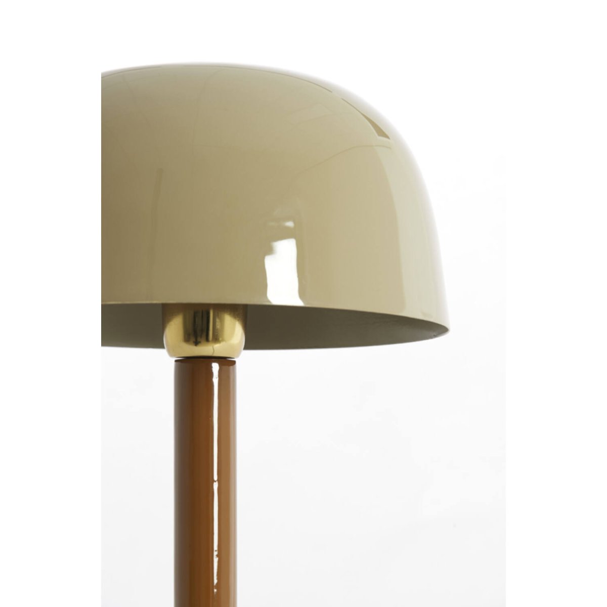 Marivet 37cm Ruskea pöytävalaisin valmistajalta Light & Living - Minimalistinen muoto ja kiilt&auml;v&auml; pinta antavat modernin ja elegantin vaikutelman, joka sopii yht&auml; hyvin olohuoneeseen kuin ty&ouml;p&ouml;yd&auml;lle tai y&ouml;p&ouml;yd&auml;llekin.