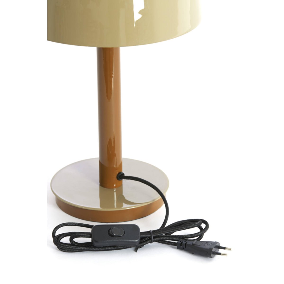 Marivet 37cm Ruskea pöytävalaisin valmistajalta Light & Living - Minimalistinen muoto ja kiilt&auml;v&auml; pinta antavat modernin ja elegantin vaikutelman, joka sopii yht&auml; hyvin olohuoneeseen kuin ty&ouml;p&ouml;yd&auml;lle tai y&ouml;p&ouml;yd&auml;llekin.