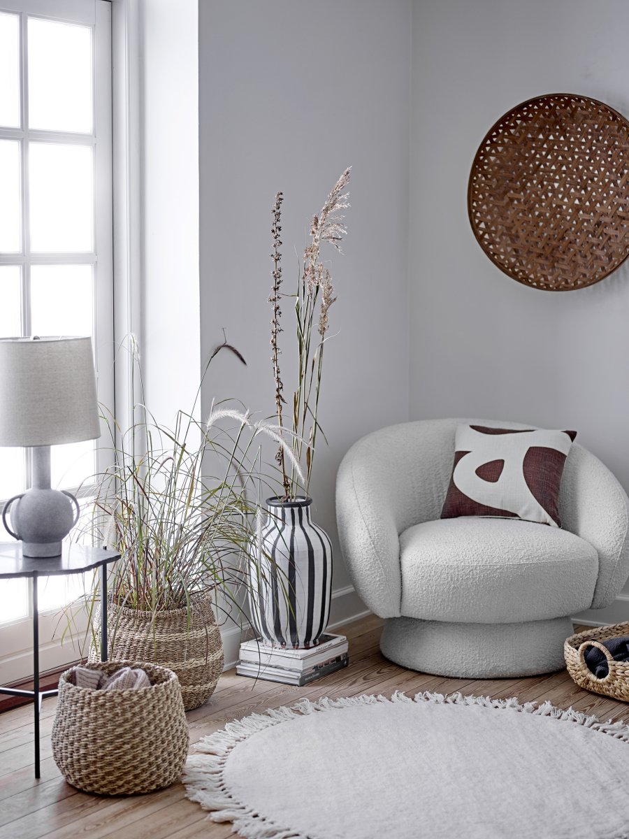 Kean 58cm Harmaa pöytävalaisin valmistajalta Bloomingville - Kean-p&ouml;yt&auml;valaisin on monipuolinen terrakottasta valmistettu valaisin, jolla on tyylik&auml;s pohjoismainen muoto ja kaunis harmaa s&auml;vy.