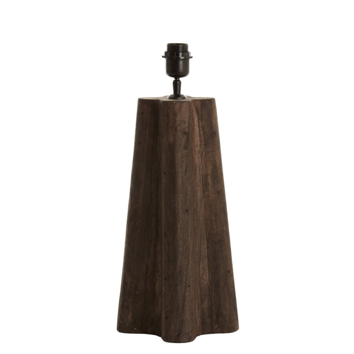 Navelli 40cm Puu lampunjalka valmistajalta Light & Living - Sen kestävä ja geometrinen muotoilu luo harmonisen tasapainon perinteisen ja modernin välille, joten se sopii täydellisesti sekä skandinaaviseen että maalaismaiseen sisustukseen.