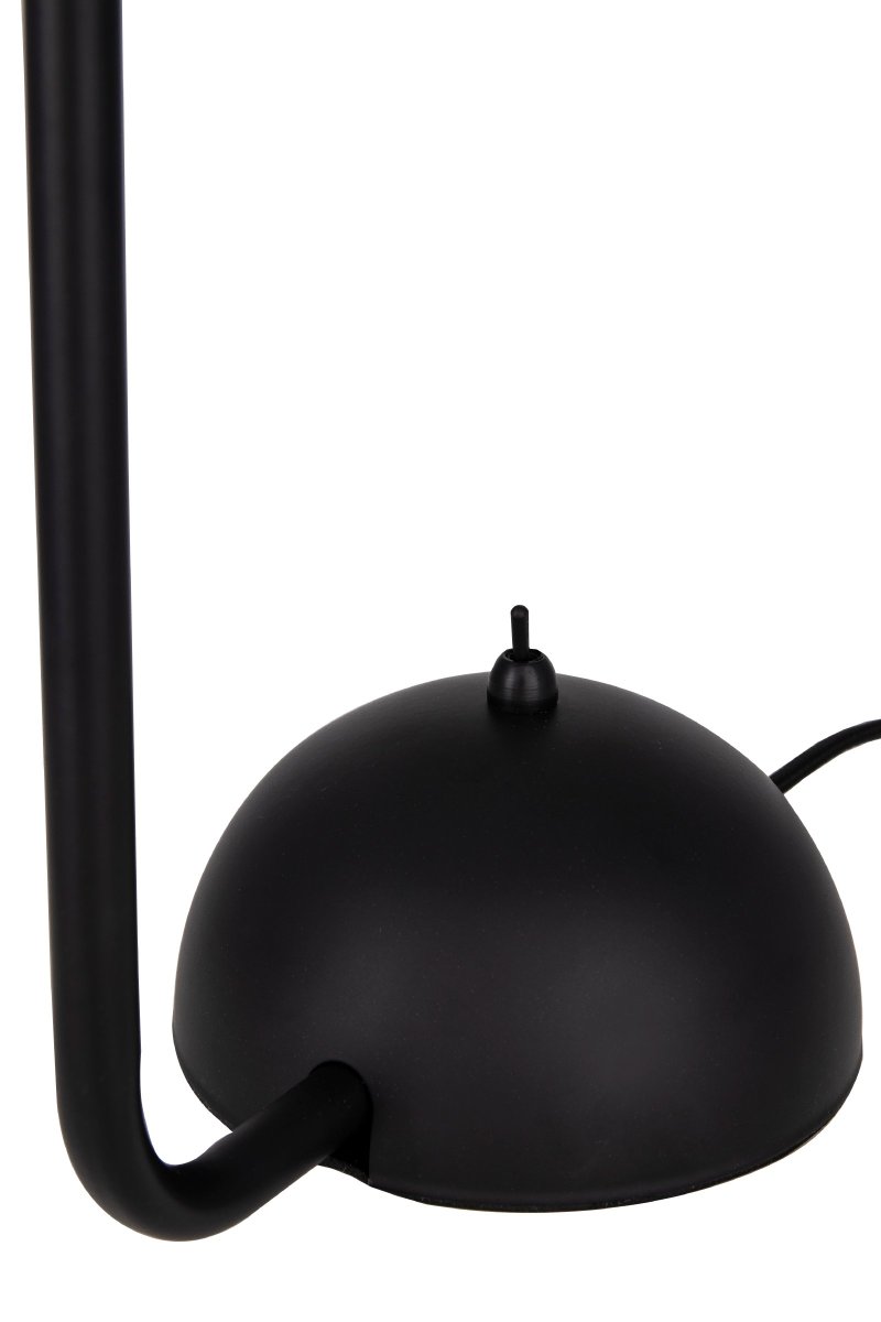 Swan 53cm Musta pöytävalaisin valmistajalta Globen Lighting - Valaisin on valmistettu mustasta metallista ja siinä on yksityiskohdat harjattua messinkiä ja siinä on 200 cm pitkä musta tekstiilikaapeli päällekytkimellä; lampun kanta.