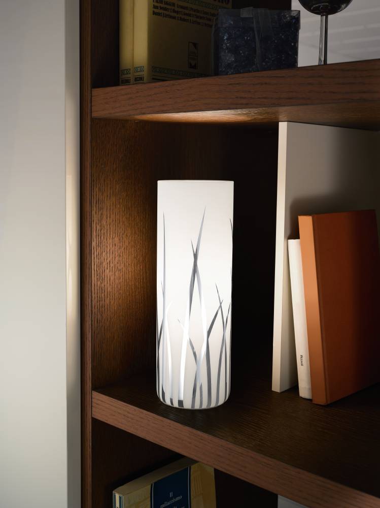 Rivato 26cm Valkoinen pöytävalaisin valmistajalta Eglo - Vihreän kuvion kromiyksityiskohdat luovat hienovaraisen ja tyylikkään sisustuksen; himmeä lasipinta, joka levittää pehmeää ja miellyttävää valoa.