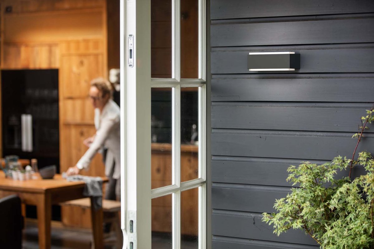 Stratosphere Antrasiitti ulkovalo valmistajalta Philips - Philips Stratosphere LED-ulkoseinävalaisin antrasiitinharmaana on valmistettu kestävästä painevaletusta alumiinista.