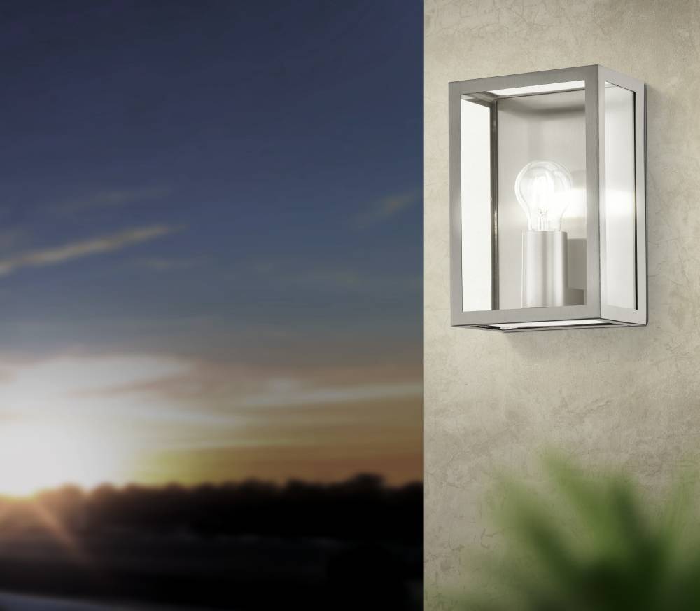 Alamonte Ruostumaton teräs ulkovalo valmistajalta Eglo - Avoin metallirunko harjatusta teräksestä antaa teollisen tunnelman ja korostaa näkyvää hehkulamppua tyylikkään ilmeen saamiseksi.