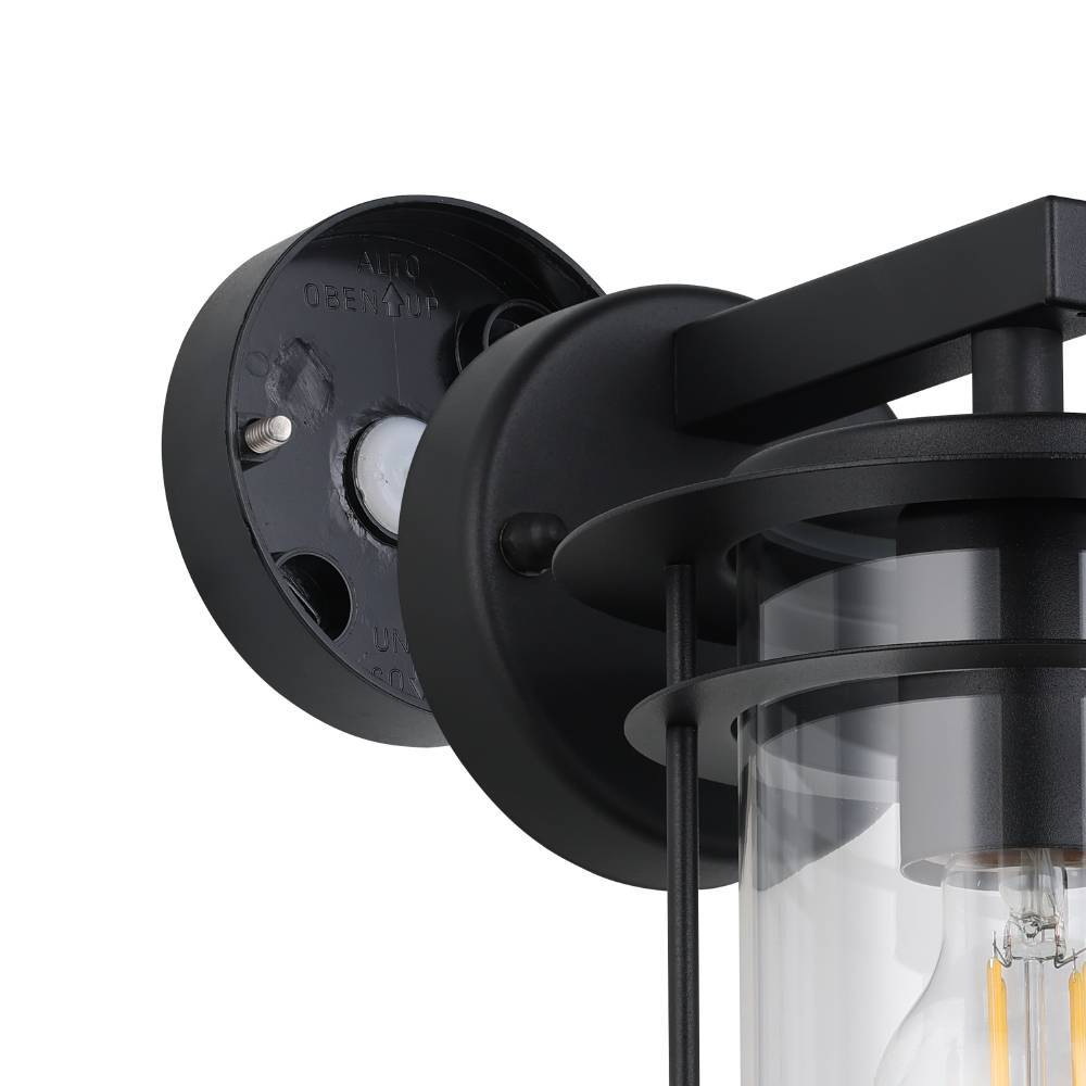 Valdeo Musta ulkovalo valmistajalta Eglo - Valaisimessa on tyylik&auml;s musta kehys galvanoidusta ter&auml;ksest&auml; ja kirkas lasisylinteri, joka ymp&auml;r&ouml;i valonl&auml;hdett&auml; luoden miellytt&auml;v&auml;n ja kutsuvan valaistuksen.