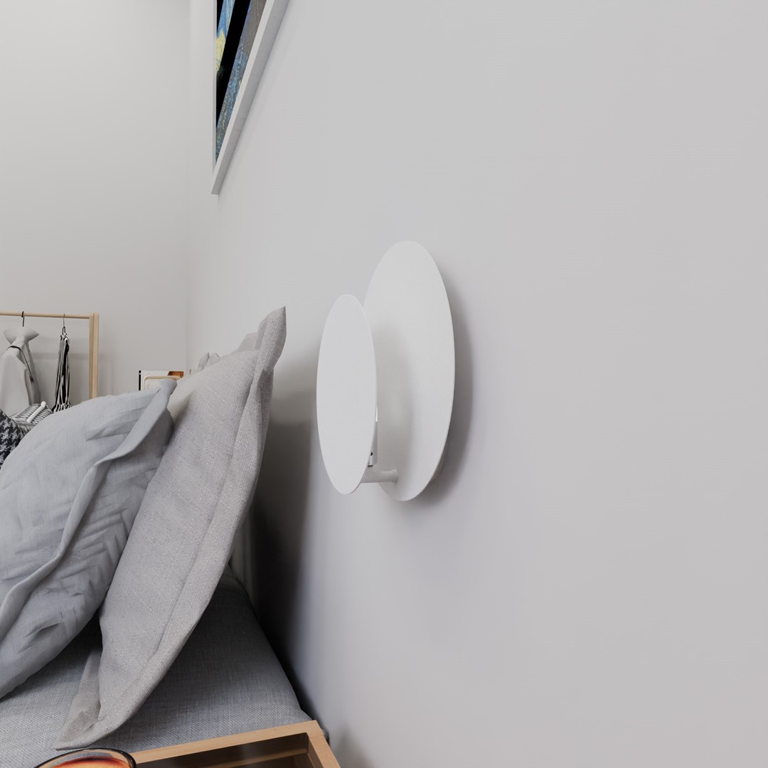 Circle 22cm Valkoinen seinävalaisin valmistajalta Emibig Lighting - Sen geometriset ympyrät herättävät huomiota, ja puisten elementtien ansiosta sisusta tulee lämmin ja kodikas.
