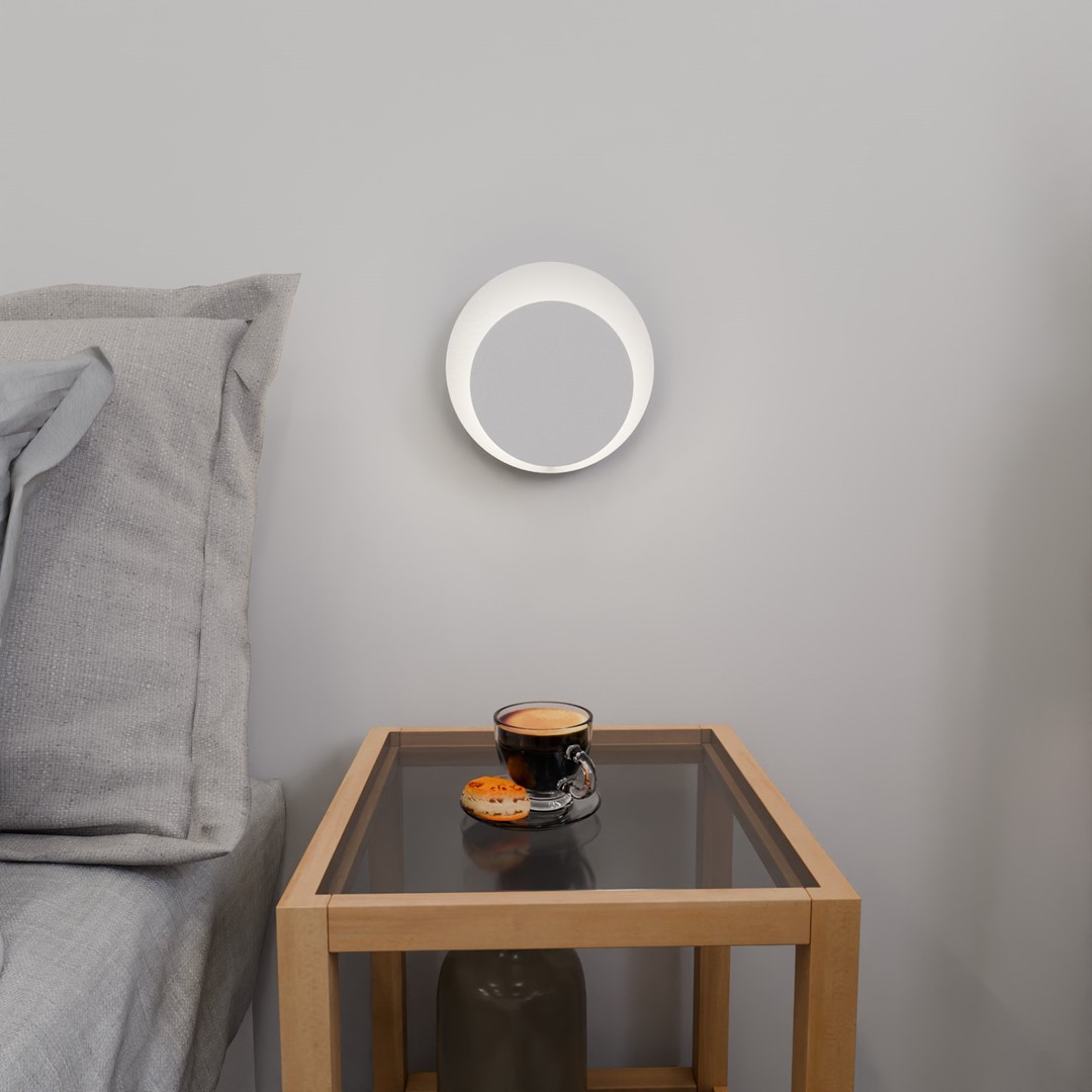 Circle 22cm Valkoinen seinävalaisin valmistajalta Emibig Lighting - Sen geometriset ympyrät herättävät huomiota, ja puisten elementtien ansiosta sisusta tulee lämmin ja kodikas.
