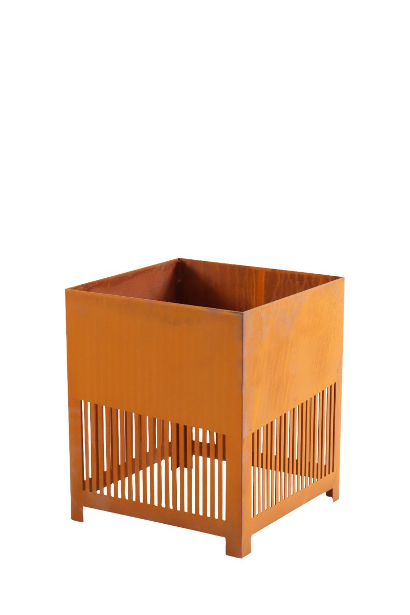 Falsterbo Raaka Corten valmistajalta Globen Lighting - Valaisin on valmistettu Puolassa 1,5 mm paksusta corten-teräksestä, joka on arvokas ja huoltovapaa materiaali, jolla on pitkä käyttöikä.