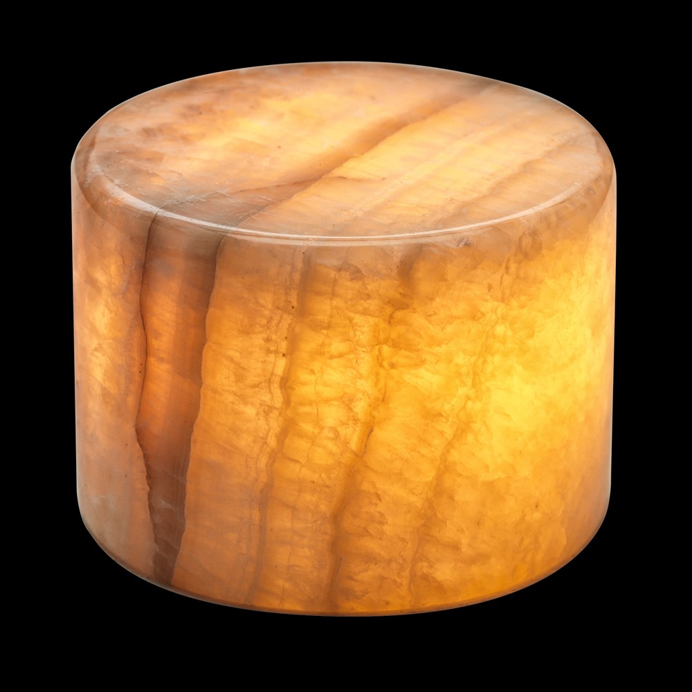 Marble 6cm Beige valmistajalta Unison - P&ouml;yt&auml;valaisin toimii kahdella AA-paristolla ja siin&auml; on ajastintoiminto, jossa on 6 tuntia p&auml;&auml;ll&auml; ja 18 tuntia pois p&auml;&auml;lt&auml;.