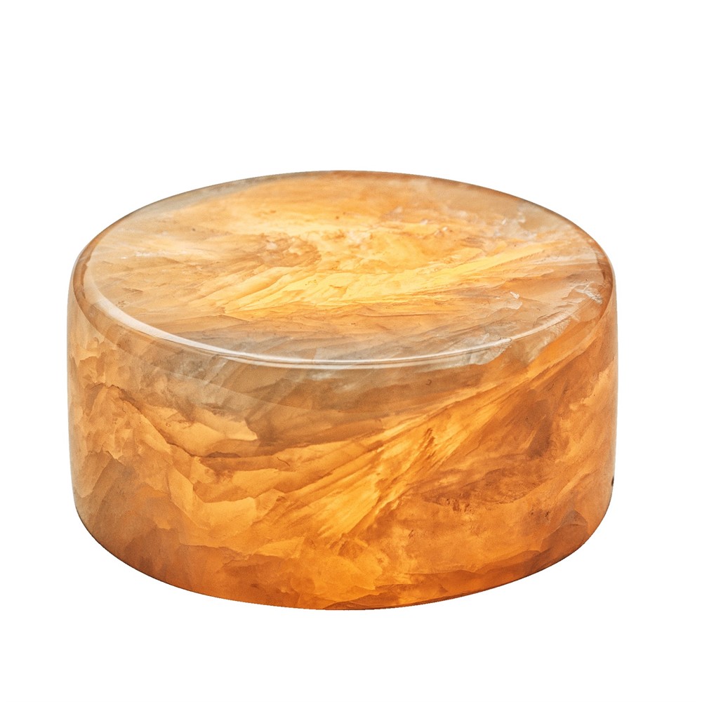 Marble 4cm Beige valmistajalta Unison - P&ouml;yt&auml;valaisin toimii kahdella AA-paristolla ja siin&auml; on ajastintoiminto, jossa on 6 tuntia p&auml;&auml;ll&auml; ja 18 tuntia pois p&auml;&auml;lt&auml;.