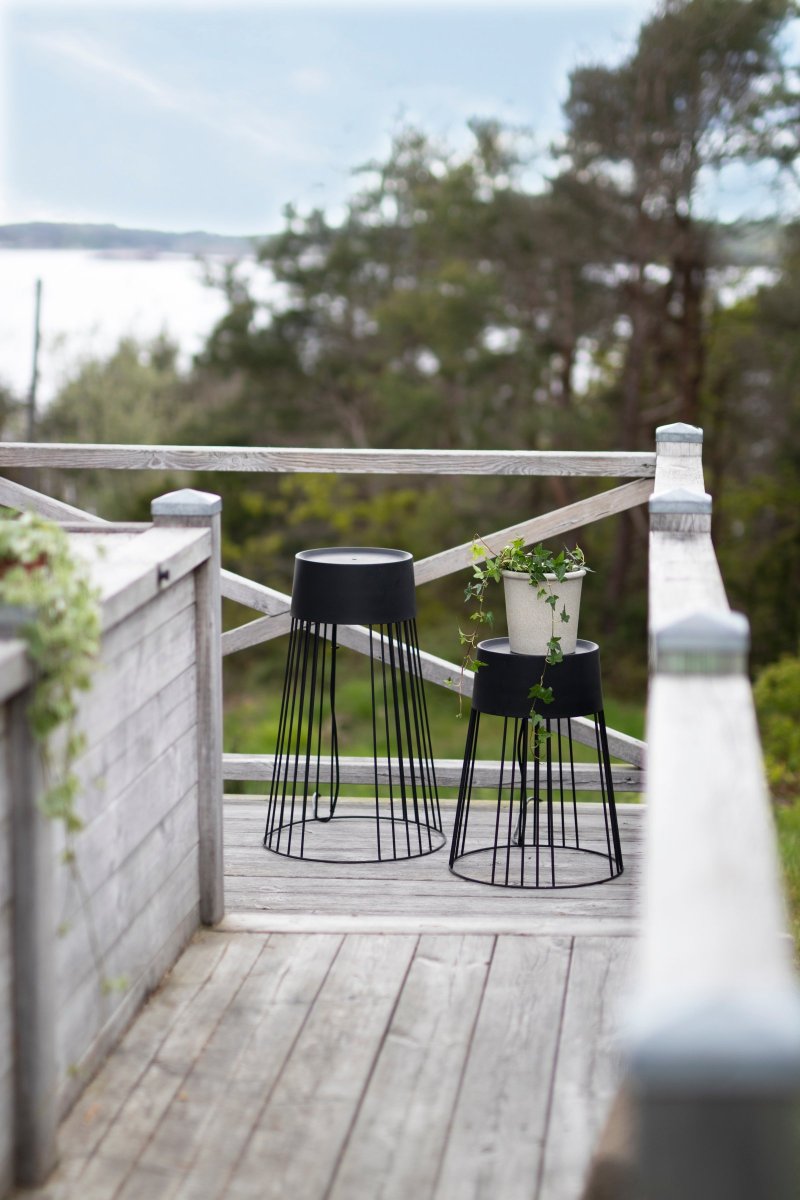 Koster Musta valmistajalta Globen Lighting - Koster on graafinen valaisin, jolla on IP44-luokiteltu.