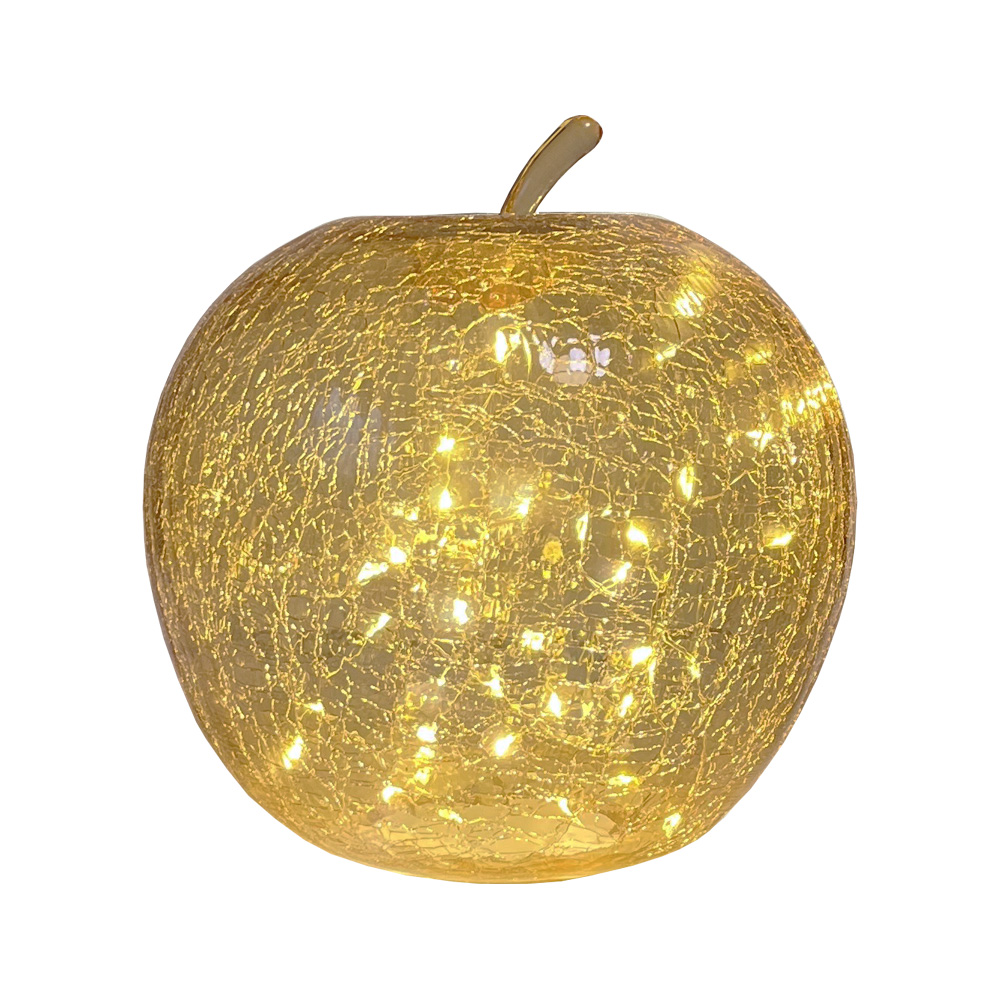 Äpple 22cm Beige pöytävalaisin valmistajalta Pixie Design - Valaisin on IP20-luokiteltu ja sopii sis&auml;k&auml;ytt&ouml;&ouml;n, ja adapteri sis&auml;ltyy toimitukseen.