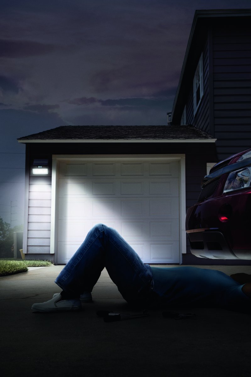 Flood Double Sensor 2W Tumman harmaa aurinkokennolamppu valmistajalta Osram - Flood Double Sensor 2W on tyylik&auml;s ja aurinkoenergialla toimiva julkisivuvalaistus, jossa yhdistyv&auml;t &auml;lyk&auml;s toiminto ja moderni muotoilu.