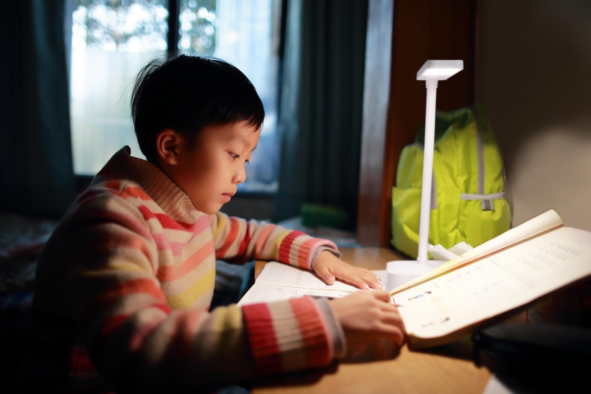 Panan Fold 30cm Valkoinen Siirrettävä valmistajalta Ledvance - Panan Fold &auml;r en modern bordslampa som dessutom &auml;r portabel.