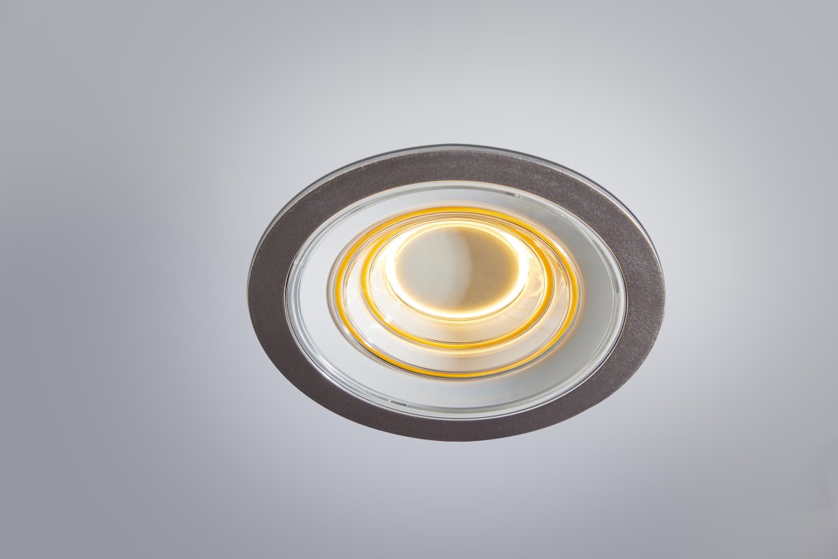 Decor Filament Ripple 9W Alumiini valmistajalta Ledvance - Kohdevalaisimessa on kolme eri valaistuspistett&auml;, pieni keskiympyr&auml;, suurempi keskiympyr&auml; ja suurempi ulkoympyr&auml;.